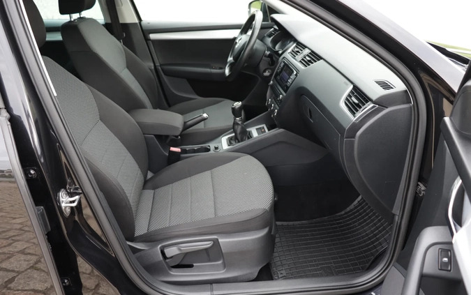Skoda Octavia cena 39900 przebieg: 210000, rok produkcji 2015 z Miechów małe 742